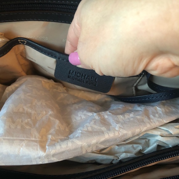 Michael Kors Medium Jet Set Travel Tote NWT - Picture 9 of 12